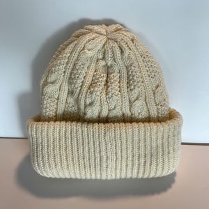 Aris Cream chunky cable knit beanie